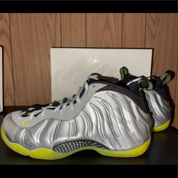 foamposite silver volt